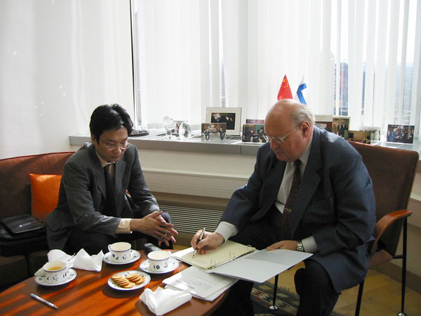 2004 Interview with Mr. Ambassador of Finland In China